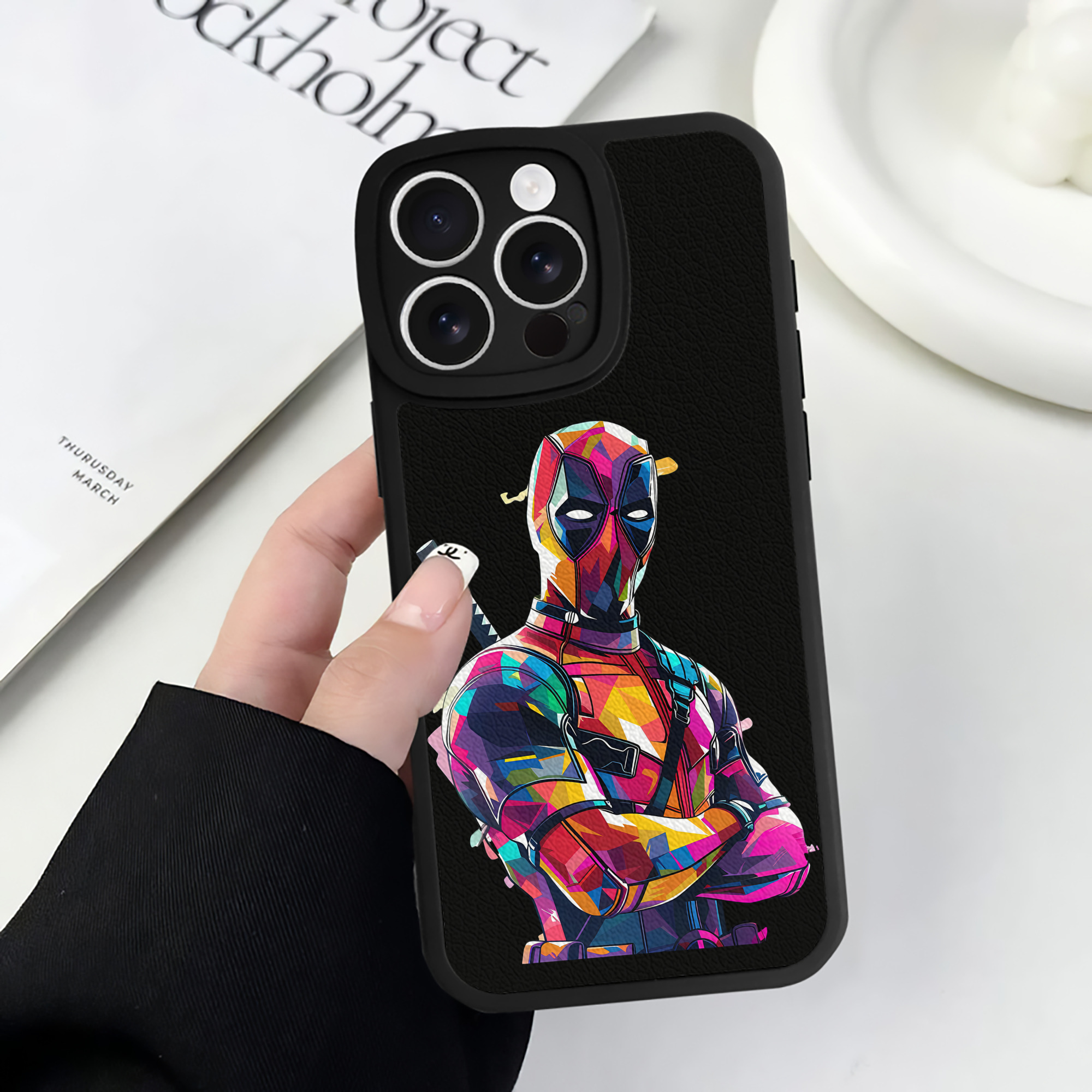 （画像用） Deadpool デッドプール 【iPhone 16シリーズ対応】シリコンスマホケース（レザー調） 材質：シリコン